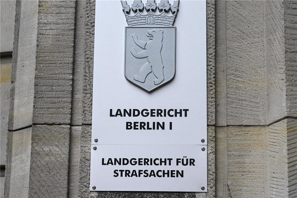 Ein langer Prozess steht den Angeklagten bevor. (Archivbild)Jens Kalaene/dpa