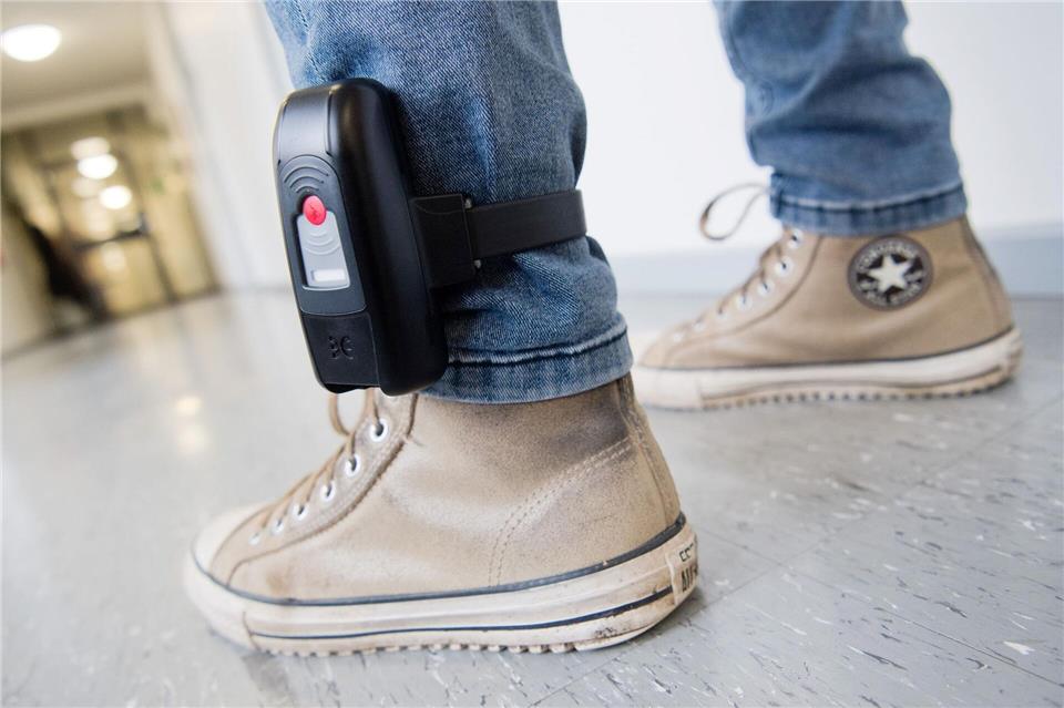 Ein mehrstufiger Alarm wird ausgelöst, wenn sich Aggressor und Opfer entweder absichtlich oder unabsichtlich nähern.Julian Stratenschulte/dpa