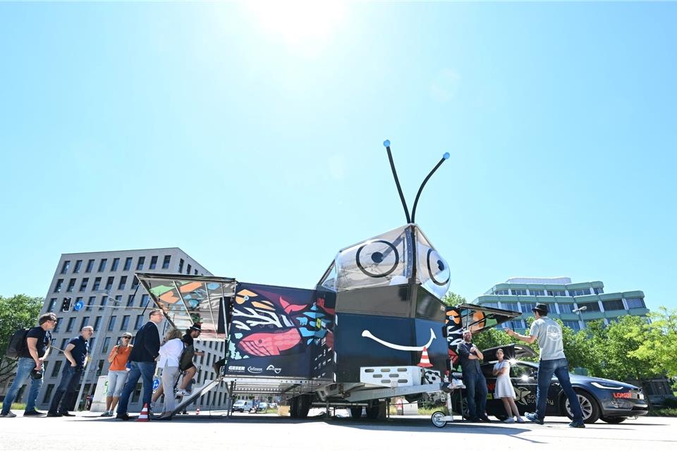 Ein mit Solarstrom betriebenes Tiny House, steht auf seiner ersten Station in Deutschland in Reutlingen.
