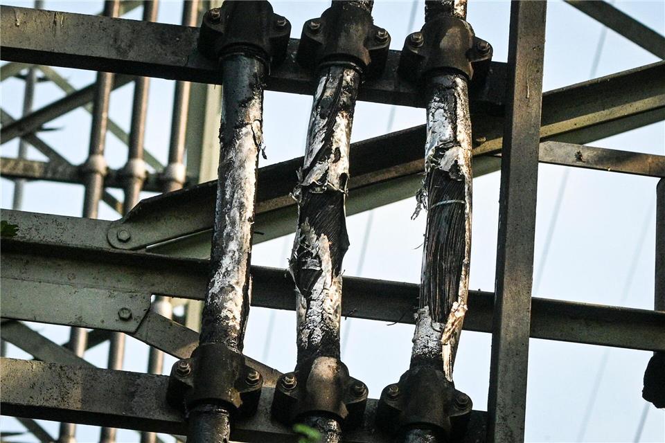 20.000 Berliner Haushalte am zweiten Tag weiter ohne Strom Ein mutmaßlicher Brandschlag auf zwei Strommasten gilt als Ursache für den Ausfall. (Archivbild)Jens Kalaene/dpa