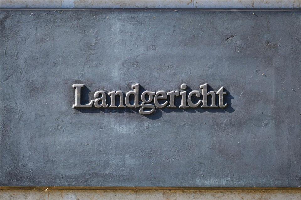 Ein mutmaßlicher Einbrecher soll vor Gericht. (Symbolbild)Robert Michael/dpa