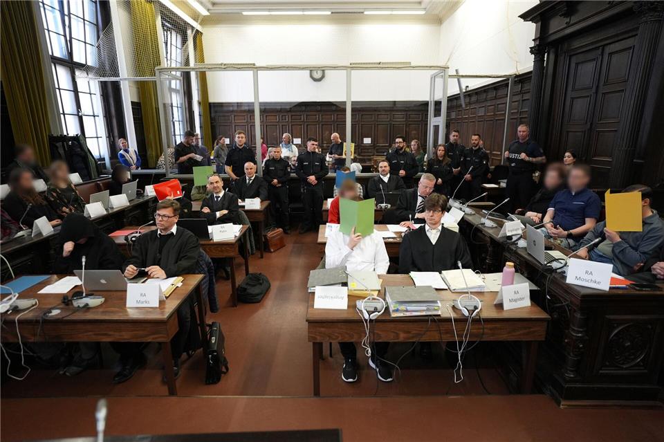 Ein mutmaßliches Mitglied der rechtsextremen Terrorgruppe „Letzte Verteidigungswelle“ war zur Tatzeit erst 14 Jahre alt. (Archivbild)Marcus Brandt/Pool dpa/dpa