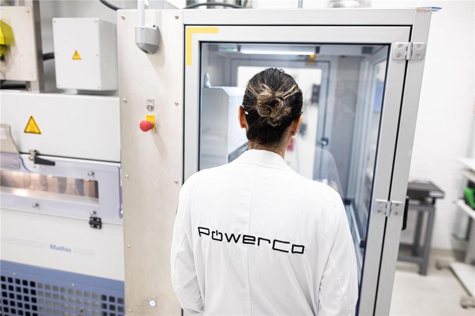 Ein neuer Tarifabschluss sieht für die Belegschaft der VW-Tochter PowerCo eine Beschäftigungssicherung bis 2030 vor. (Archivbild)Moritz Frankenberg/dpa