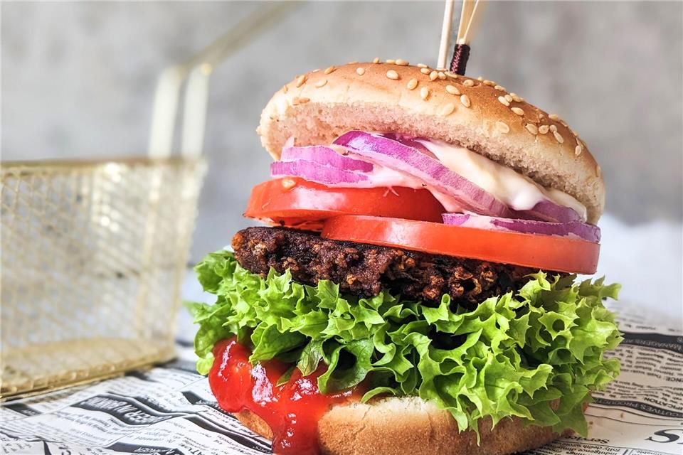 Ein neues Gutachten im Auftrag von Foodwatch hält ein EU-Verbot für Begriffe wie „Veggie-Burger“ für rechtswidrig.Doreen Hassek/haupstadtkueche.blogspot.com/dpa-tmn