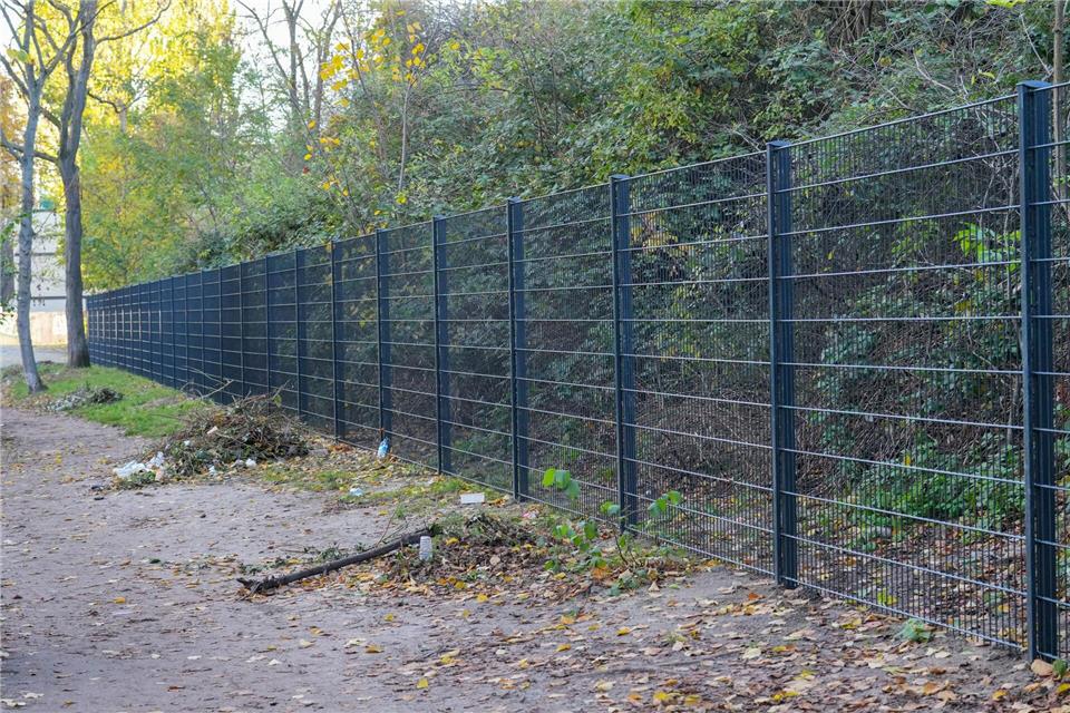 Ein neues Zaunstück am Görlitzer Park in Berlin-Kreuzberg. Soeren Stache/dpa
