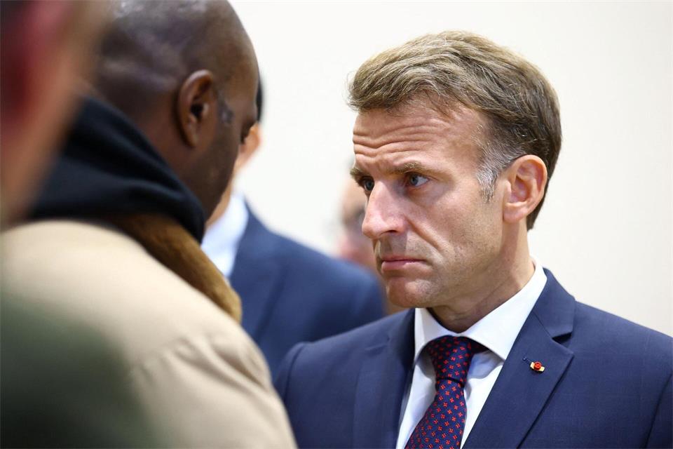 Ein rassistischer Terroranschlag erschüttert Frankreich mitten in der wegen der teils gewalttätigen Sozialproteste bereits angespannten Lage.Hannah McKay/Reuters Pool Photo/AP/dpa