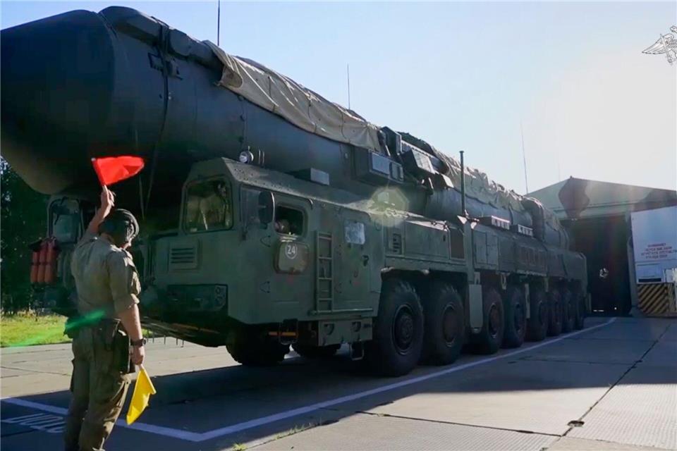 Ein russischer Raketenwerfer des Typs Jars bei einer Übung. (Archivbild)Uncredited/Rusian Defense Ministry Press Service/AP/dpa