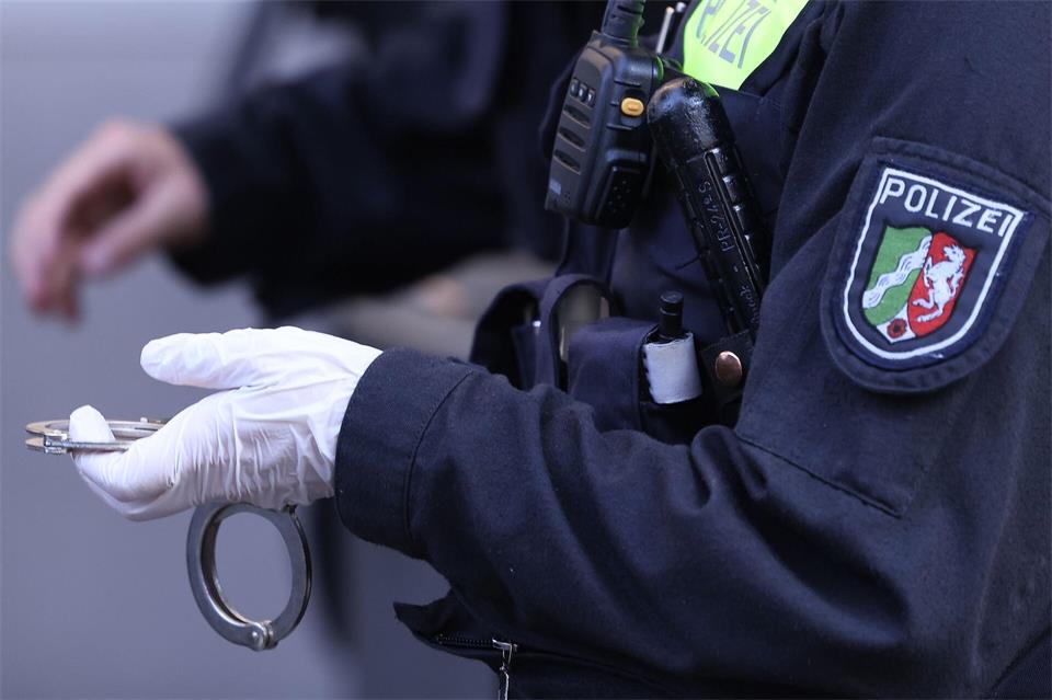 Ein schon seit Wochen Gesuchter ist in U-Haft genommen worden. (Symbolfoto) David Young/dpa