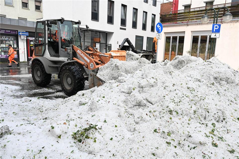 Ein schweres Unwetter mit Hagel hat Reutlingen zugesetzt. Bernd Weißbrod/dpa