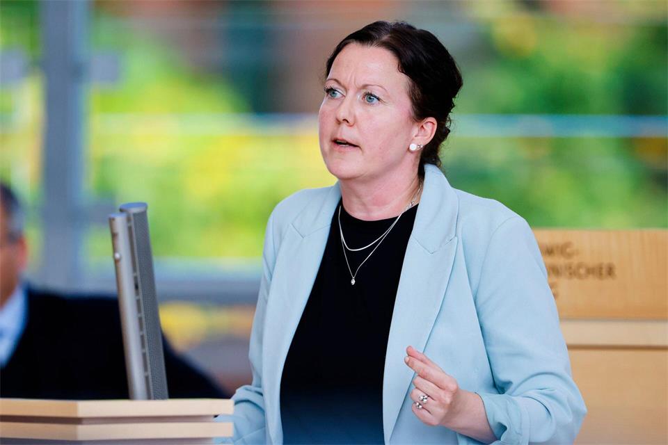 „Ein solches Verbot führt vor allem zu einer Stigmatisierung und Ausgrenzung von verschiedenen vulnerablen Gruppen“, kritisierte die SSW-Fraktionschefin Sybilla Nitsch. (Archivbild)Frank Molter/dpa