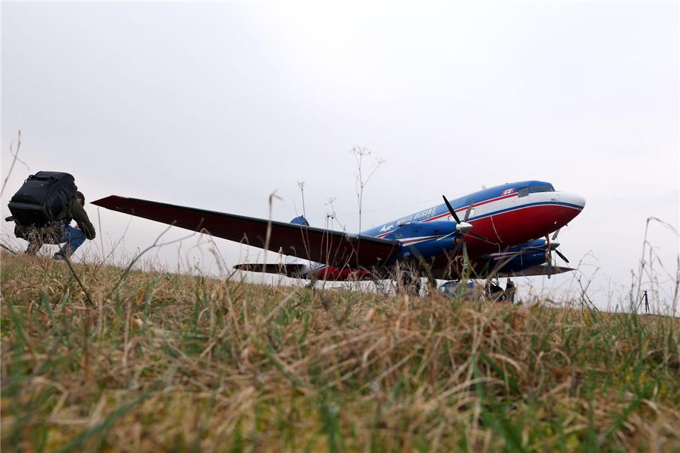 Ein speziell ausgestattetes, zweimotoriges Messflugzeug wird das Untersuchungsgebiet in einem engmaschigen Raster überfliegen und geologische Daten sammeln. (Symbolbild)Karl-Josef Hildenbrand/dpa