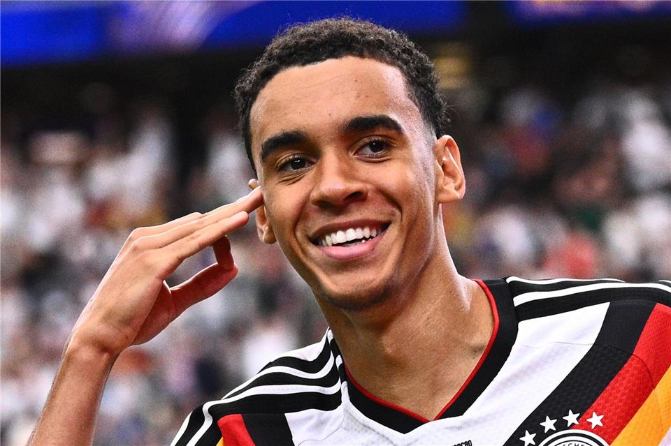 Ein strahlender Jamal Musiala beim besonderen WM-Comeback in den USA. Tom Weller/dpa