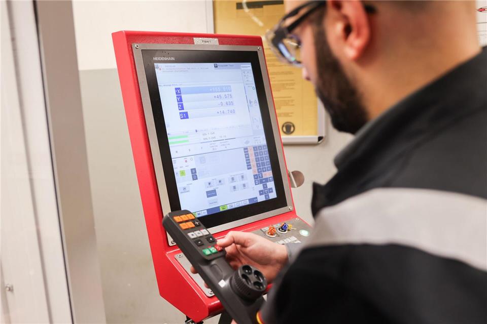 Ein syrischer Auszubildender in Deutschland. (Archivfoto aus Schleswig-Holstein)Christian Charisius/dpa