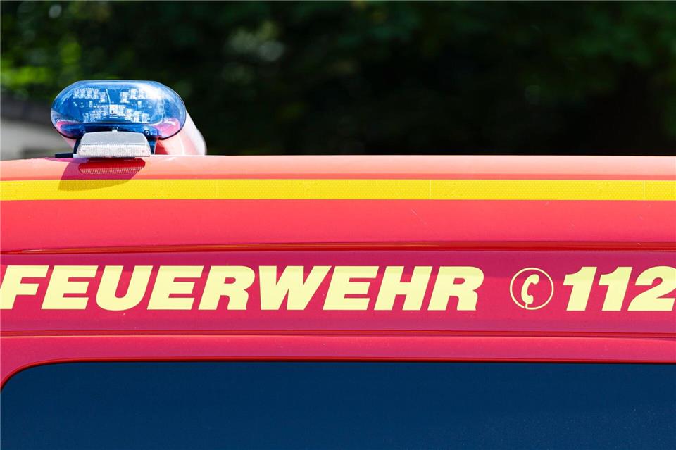 Ein unangenehmer Geruch in der Luft ließ die Feuerwehr zu einem Supermarkt ausrücken. (Symbolbild)Michael Matthey/dpa
