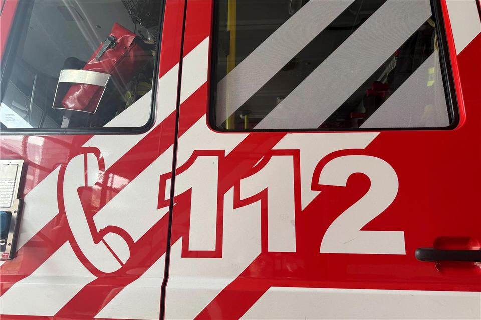 Ein verbranntes Hähnchen ruft die Feuerwehr auf den  Plan. (Symbolbild)Sabina Crisan/dpa