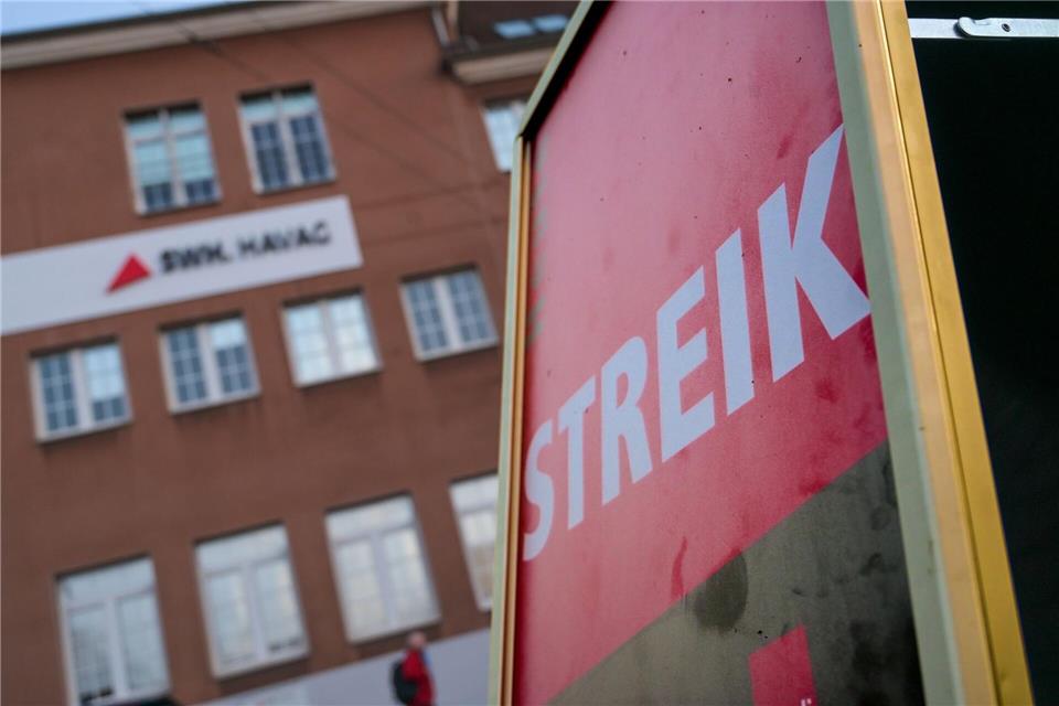Ein viertägiger Streik legt seit dem Morgen große Teile des Nahverkehrs in Sachsen-Anhalt lahm. (Symbolbild)Heiko Rebsch/dpa