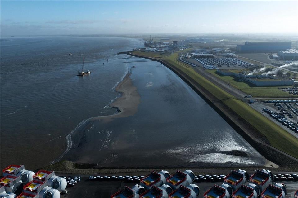 Ein vor Cuxhaven gestrandetes Segelschiff soll am Wochenende geborgen werden. (Archivbild)Philipp Schulze/dpa