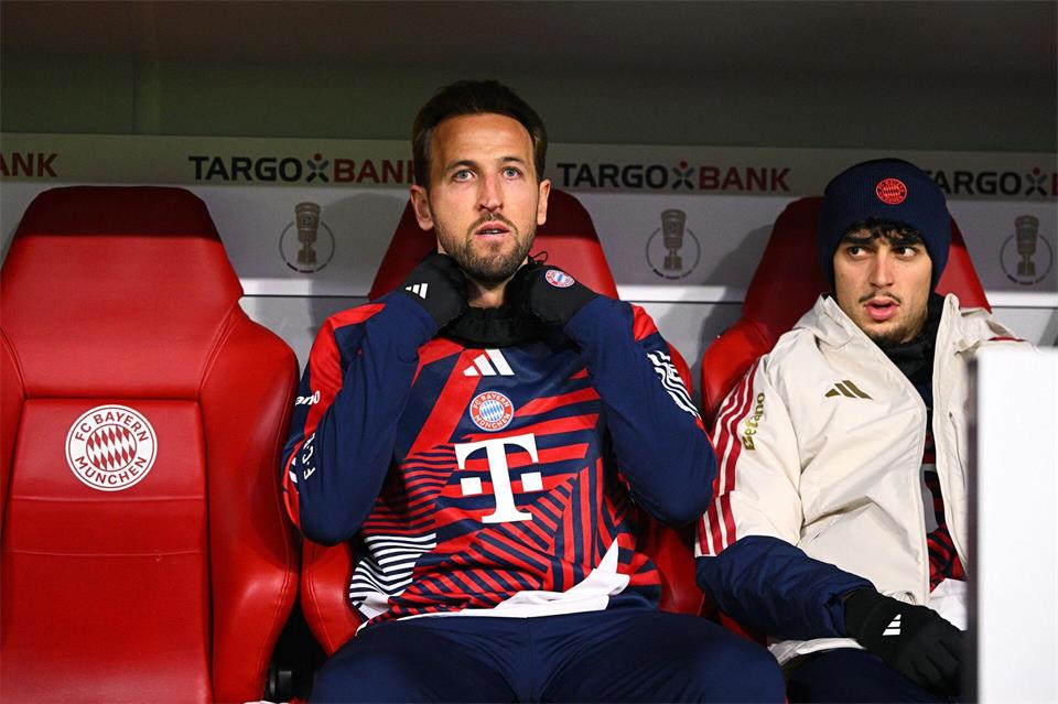 Ein warmer Bank-Platz für Harry Kane nach der „epischen“ Ballon d’Or-Nacht in London. Tom Weller/dpa
