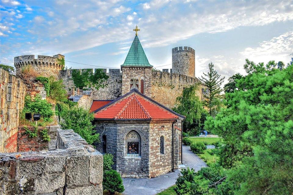 Ein weiteres Gotteshaus in der Festungsanlage am Kalemegdan ist die historische Ružica-Kirche (Kleine Rosenkirche).Tourist Organization of Belgrade/dpa-tmn