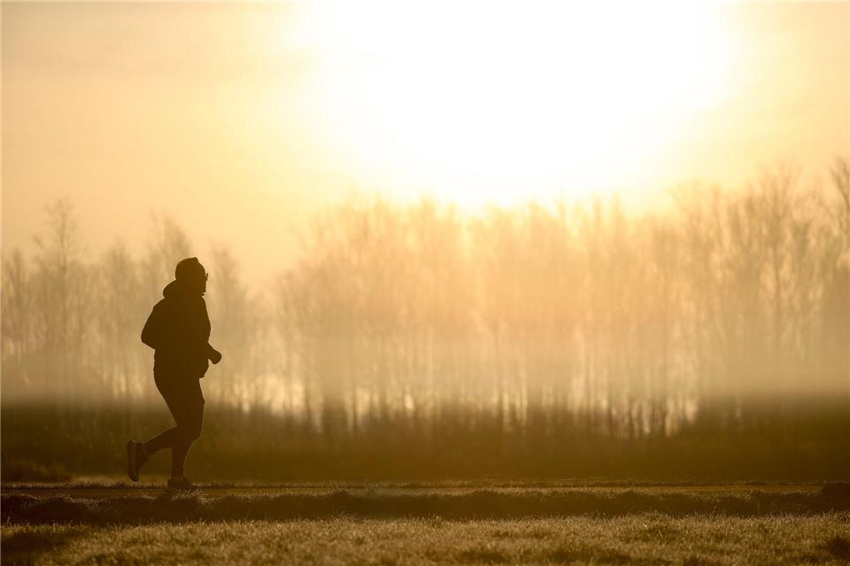 Ein wenig trüb, so könnte der Himmel im Südwesten am Wochenende aussehen. (Symbolbild) Thomas Warnack/dpa