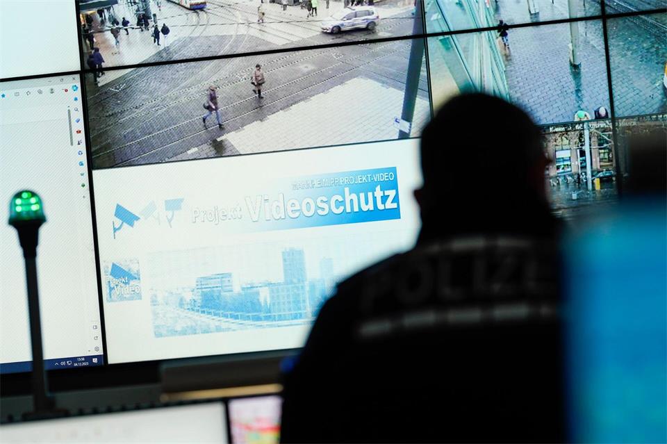 Ein wichtiger Bestandteil des Sicherheitskonzepts ist der Videoschutz im Bereich der Mannheimer Innenstadt. (Archivbild)Uwe Anspach/dpa