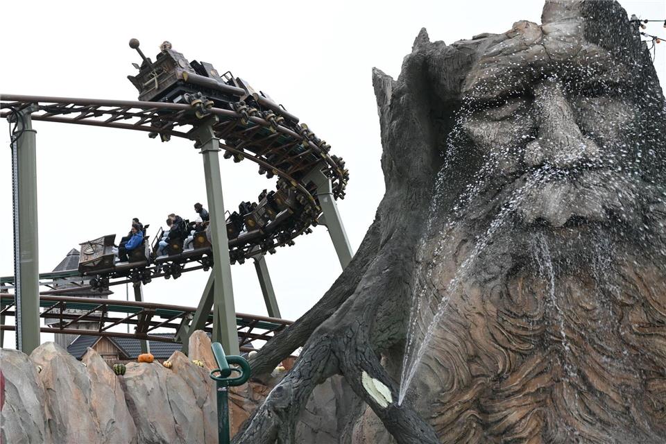 Ein zentraler Wirtschaftsfaktor für die Freizeitparks, hier das Taunus Wunderland, ist das Wetter. (Archivbild)Arne Dedert/dpa