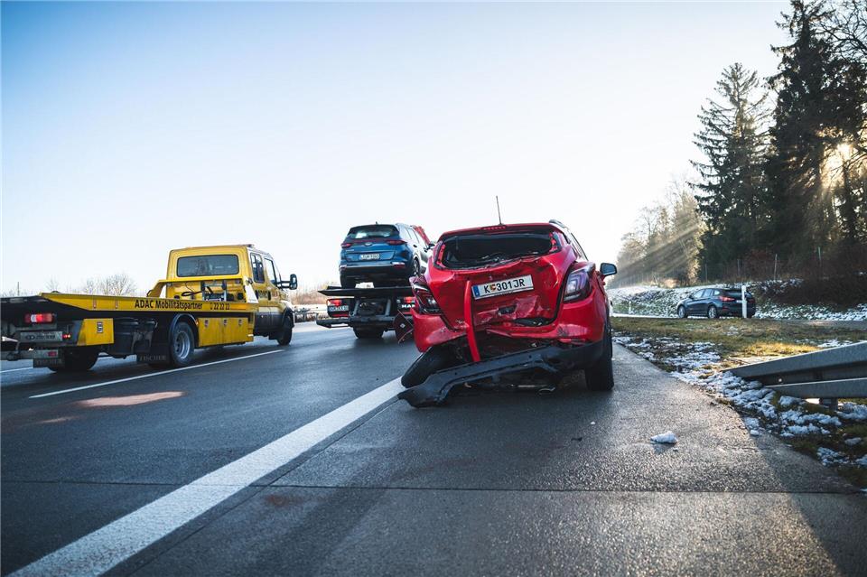 Ein zwölfjähriges Mädchen wurde bei den Unfällen schwer verletzt.David Breidert/dpa