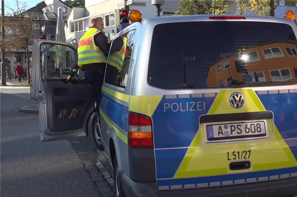 Eindruck vom Einsatz an der Schule. (Archivbild)Jason Tschepljakow/dpa