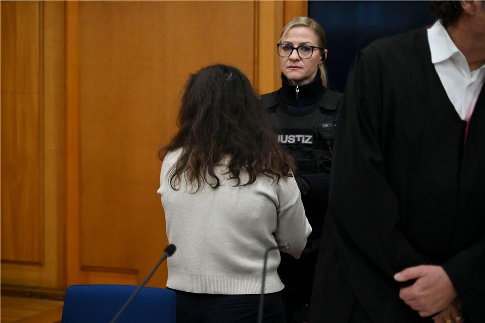 Eine 25-jährige angehende Notfallsanitäterin soll versucht haben, mehrere Kollegen aus Frust und Neugier zu vergiften. Katharina Kausche/dpa