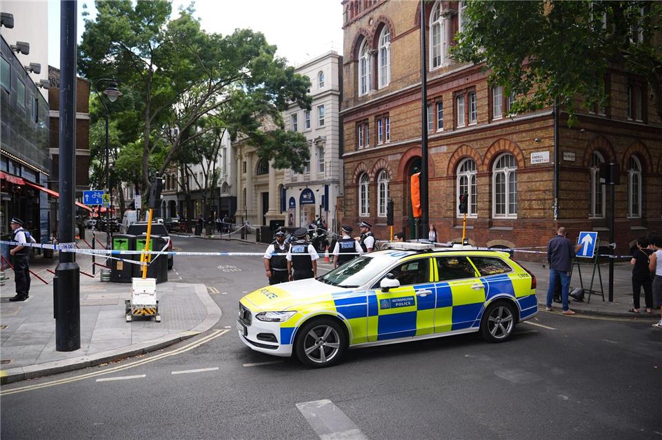 Eine 47 Jahre alte Frau wurde laut Polizei festgenommen.James Manning/PA Wire/dpa