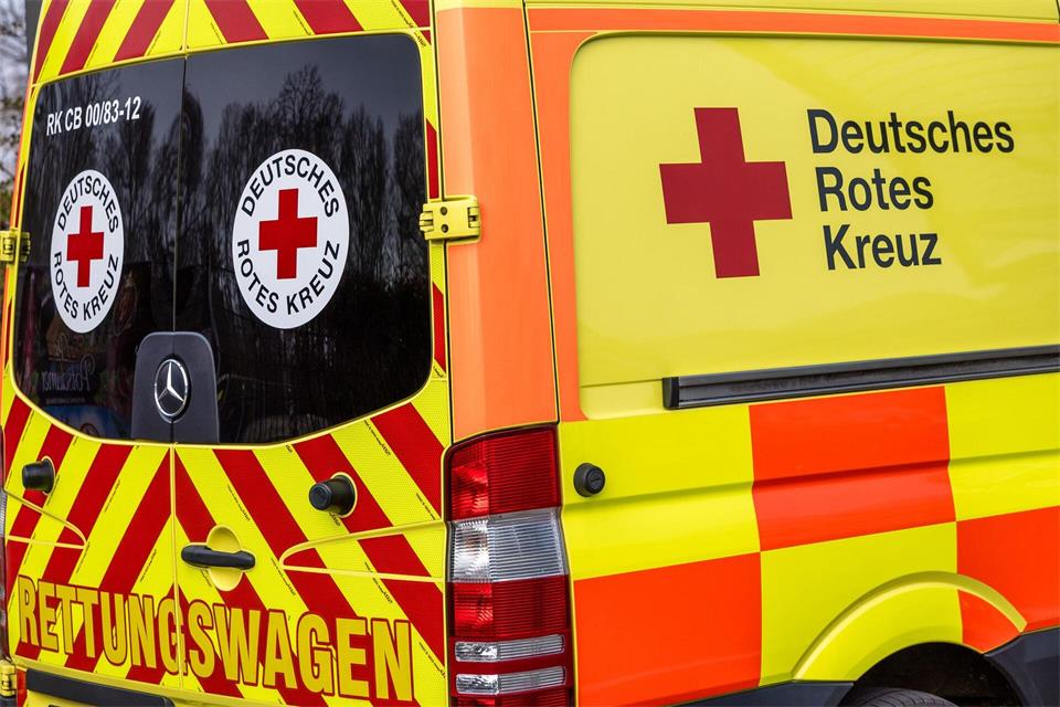 Eine 86-jährige Fußgängerin ist nach einem Unfall in Schmalkalden gestorben. (Symbolbild)Frank Hammerschmidt/dpa