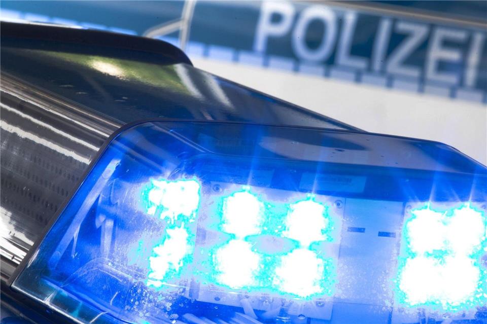 Eine 91-Jährige ist in einer Pflegeeinrichtung in Chemnitz getötet worden. Der Verdacht fällt auf einen Pfleger (Symbolbild)Friso Gentsch/dpa