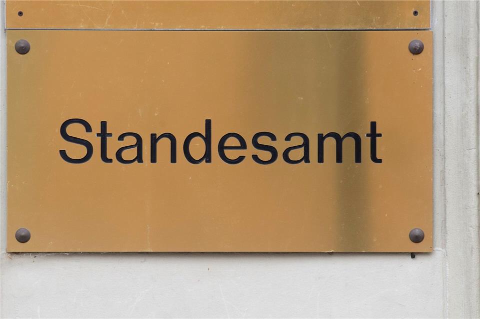 Eine Änderung des Familiennamens ist für Erwachsene auch ohne Heirat unter bestimmten Voraussetzungen möglich.picture alliance/dpa/dpa-Zentralbild