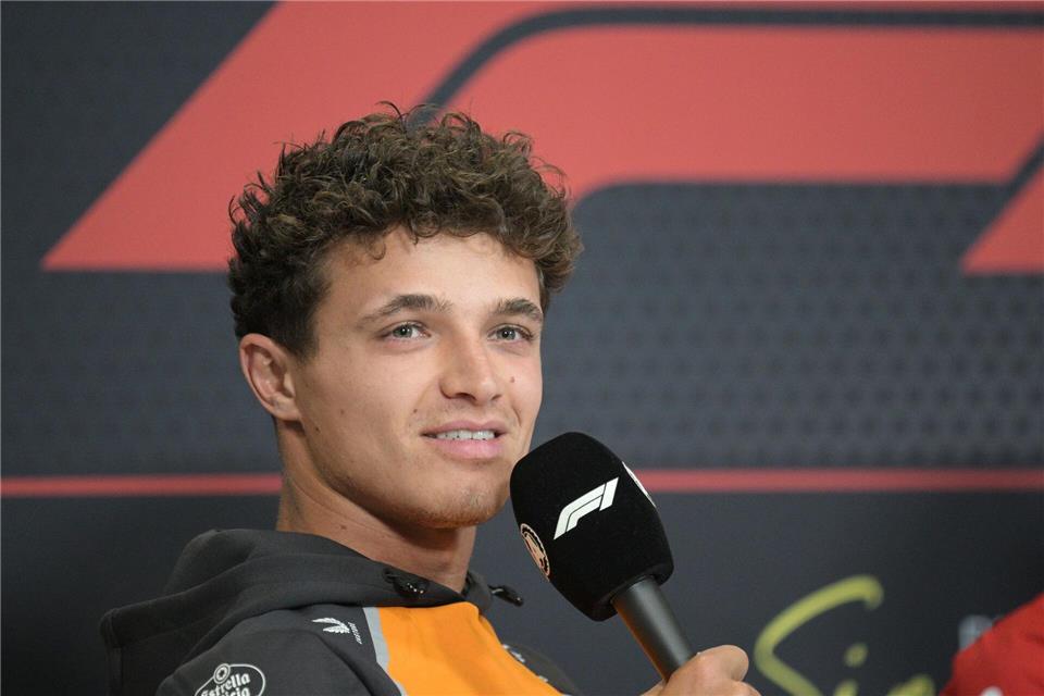 Norris belustigt über Red Bulls Klebeband-Psychospielchen  Eine Aktion mit anschließender Strafe für Red Bull amüsierte Lando Norris.  Then Chih Wey/Xinhua/dpa
