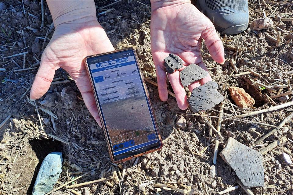 Eine App soll es künftig in Bayern leichter machen, archäologische Funde an die Behörden zu melden.Bayerisches Landesamt für Denkmalpflege
