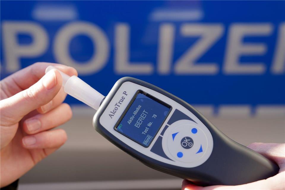 Eine Autofahrerin ist mit 3,5 Promille erwischt worden. (Symbolbild)Marcus Brandt/dpa