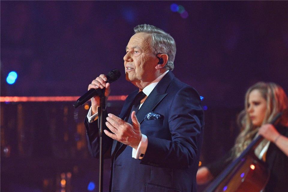 Eine Bänderverletzung zwingt Schlagerstar Roland Kaiser laut Management zu einer Zwangspause. (Archivbild)Jens Kalaene/dpa