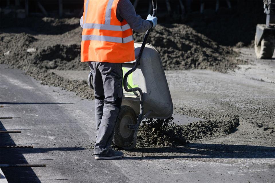 Eine Baustelle in NRW - künftig sollen dort mehr Recyclingmaterialien eingesetzt werden. (Archivbild)Robert Michael/dpa