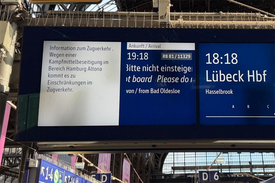 Eine Bombenentschärfung in Hamburg-Bahrenfeld wirkt sich auch auf den Bahnverkehr nach Lübeck aus.Antonia Sawallisch/dpa