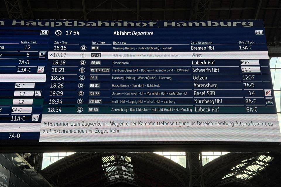 Eine Bombenentschärfung in Hamburg sorgt für Zugausfälle. Antonia Sawallisch/dpa