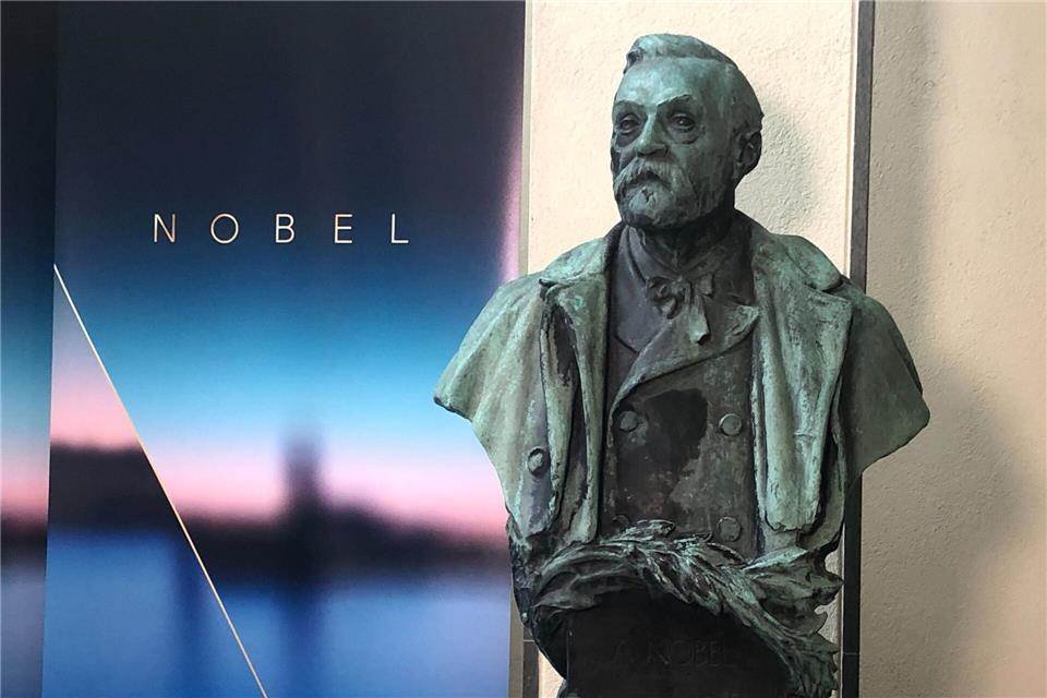 Eine Büste von Alfred Nobel steht im Stockholmer Karolinska-Institut, wo am Montag die Medizin-Nobelpreisträger gekürt werden.Steffen Trumpf/dpa