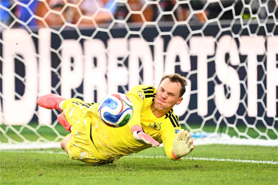 Eine Elfmeterparade war die letzte große Aktion von Manuel Neuer im Nationaltrikot. Tom Weller/dpa