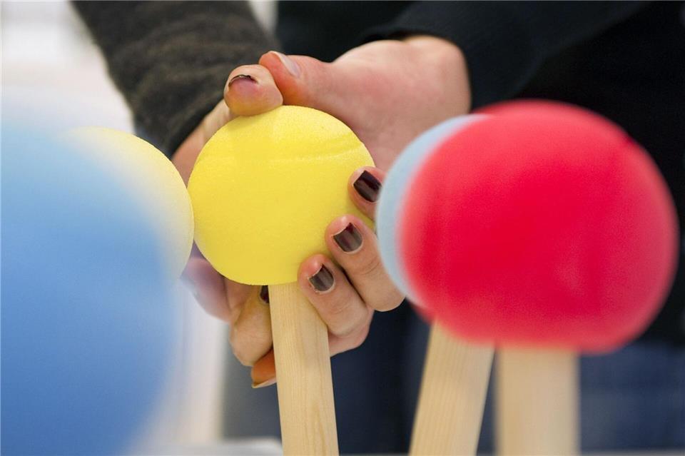 Eine Ergotherapie kann Parkinson-Patientinnen und -Patienten dabei helfen, den Alltag besser zu bewältigen. picture alliance/dpa/dpa-tmn