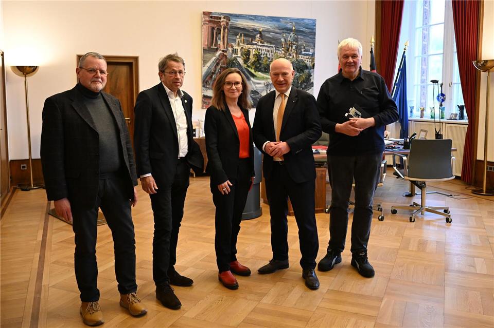 Eine Expertenkommission mit dem Ex-Brigadegeneral Nerger (links), dem Charité-Vorstandsvorsitzenden Kroemer (2. von links), der Ex-BVG-Chefin Nikutta und dem Ex-THW-Präsidenten Broemme (rechts) soll eingesetzt werden.Markus Lenhardt/dpa