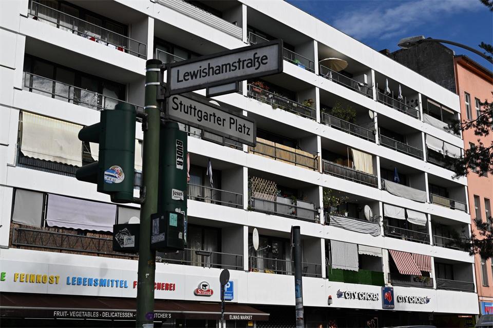 Eine Explosion am Stuttgarter Platz in Berlin-Charlottenburg sorgte für einen großen Polizeieinsatz. (Symbolfoto) Soeren Stache/dpa
