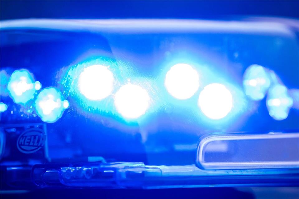 Unfall mit Fahrradfahrerin und Bus in Hamburg Barmbek Eine Fahrradfahrerin wird von einem Bus erfasst.Lino Mirgeler/dpa