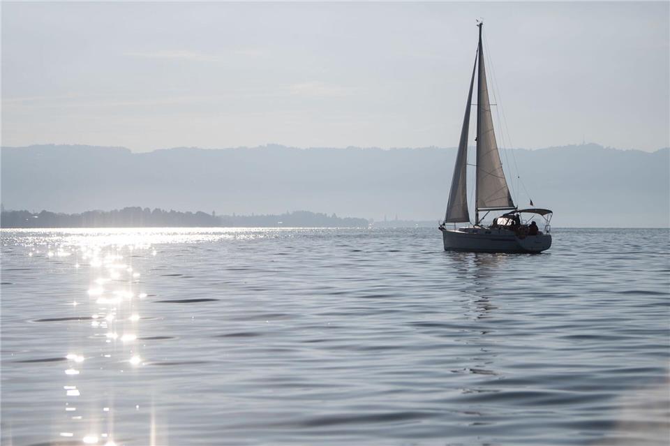 Eine Frau aus Deutschland starb, ihr Ehemann rettete sich mit einem Sprung ins Wasser. (Symbolbild)Marijan Murat/dpa