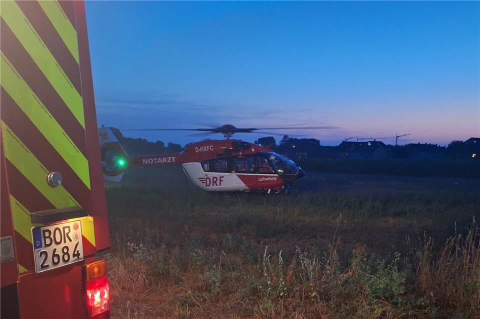 Eine Frau aus Erle hat am Donnerstagabend in Erle bei einer Verpuffung schwere Verbrennungen erlitten. Mit einem Hubschrauber ist sie zur Behandlung in eine Spezialklinik geflogen worden.