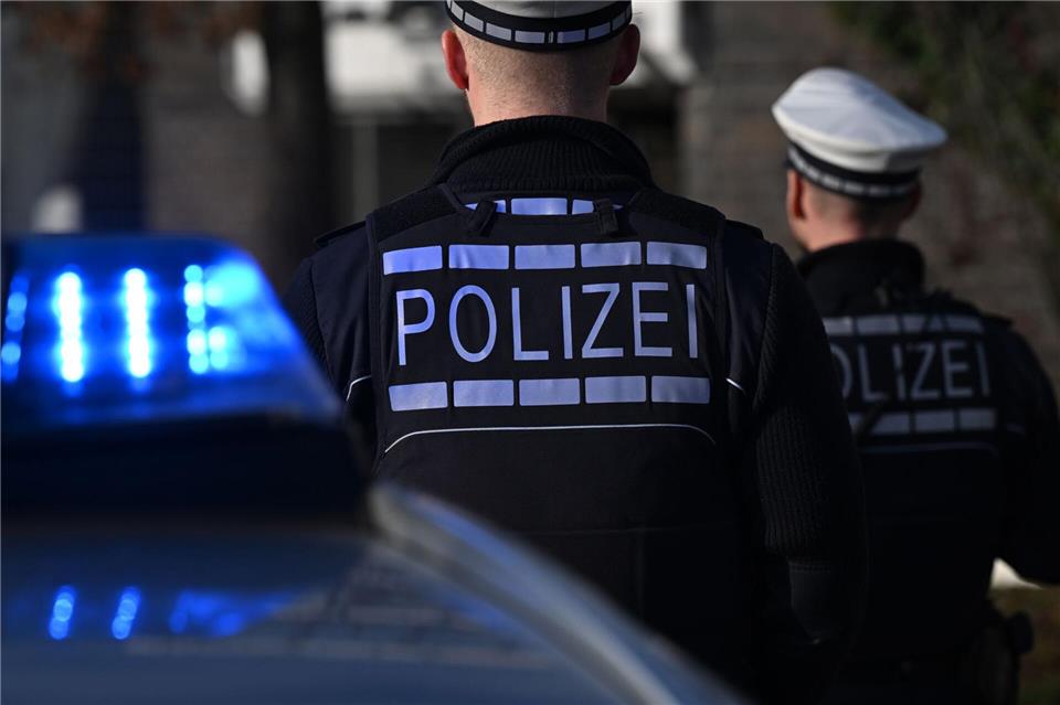 Eine Frau gab der Polizei einen Tipp für eine Festnahme. (Symbolfoto)Bernd Weißbrod/dpa