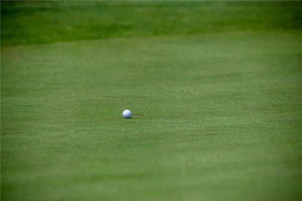 Eine Frau ist auf einem Golfplatz bei Pulheim ums Leben gekommen. (Illustration)Jens Büttner/dpa-Zentralbild/ZB